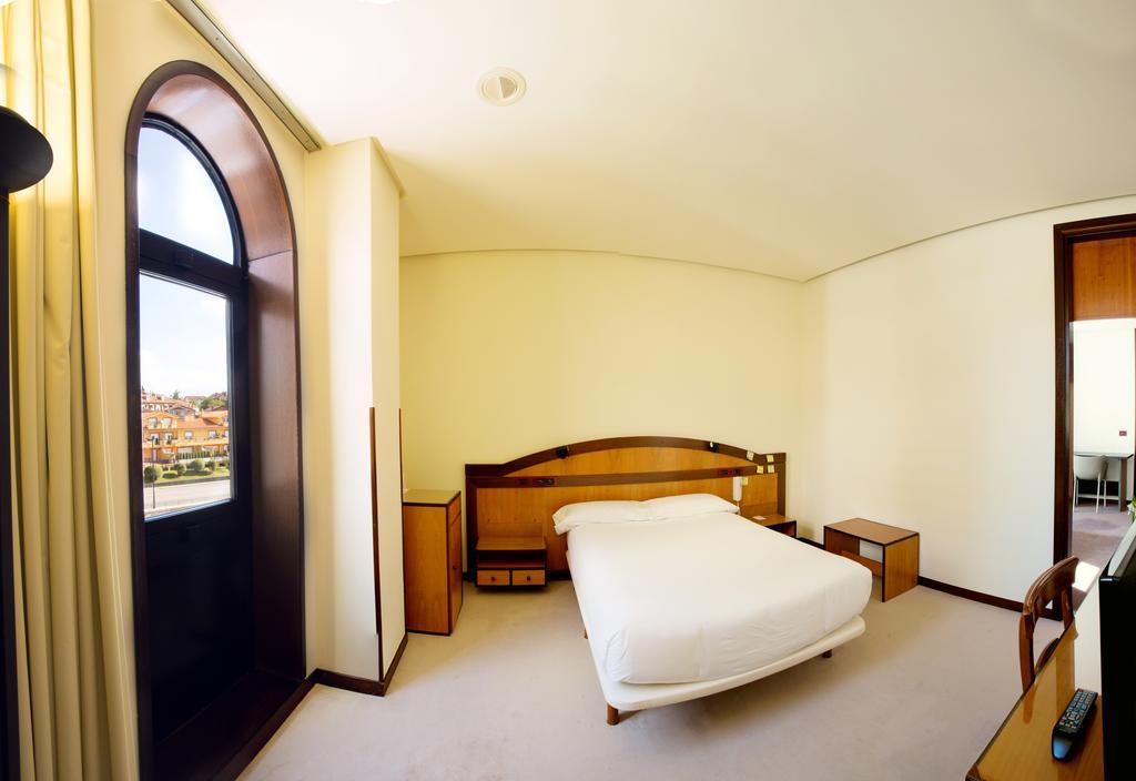 New Hotel Οβιέδο Δωμάτιο φωτογραφία